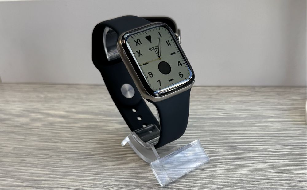 Apple Watch  Series 5 Titanium 44 mm LTE GPS / 93%