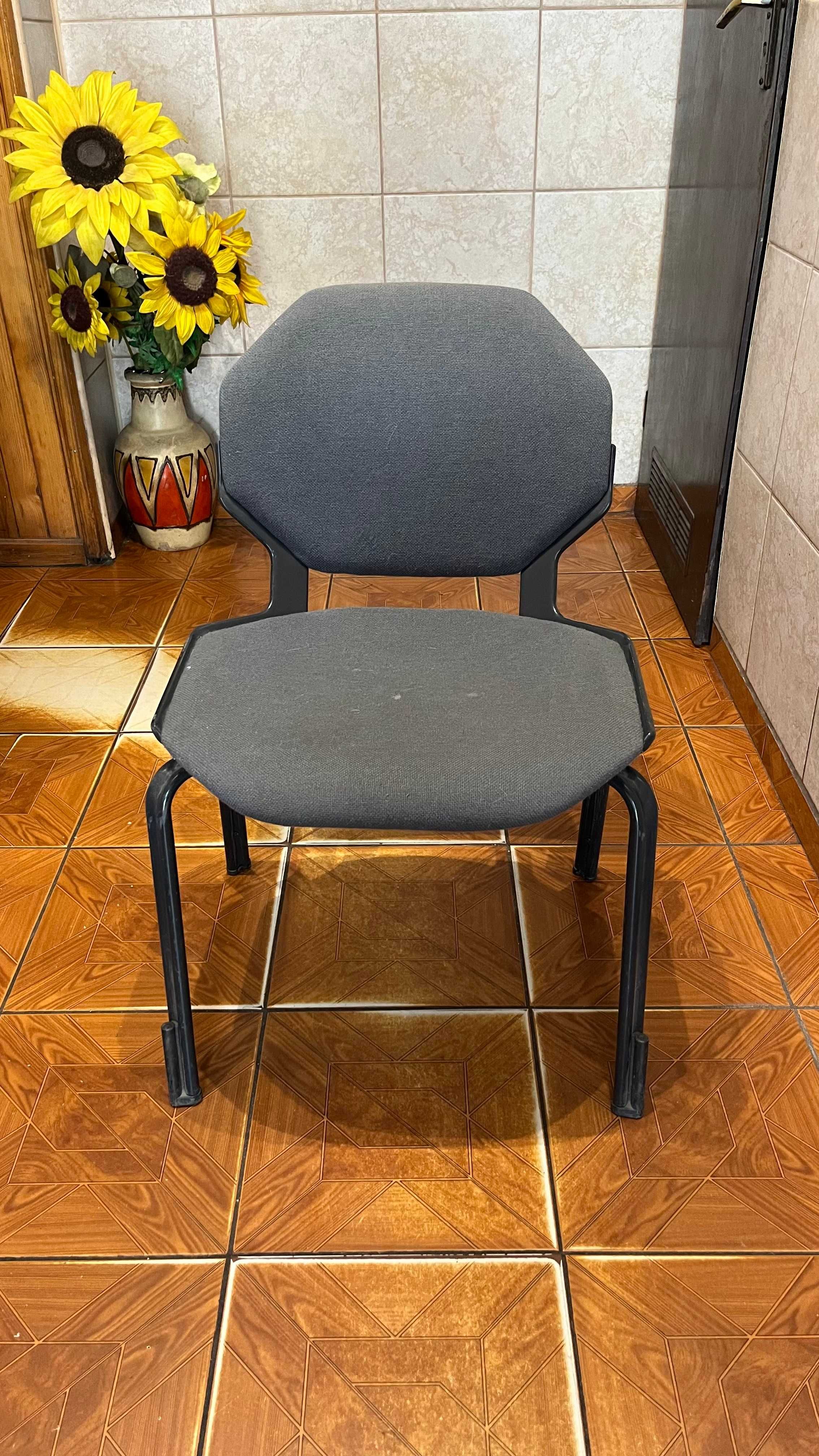 Sprzedam 2 komplety krzeseł