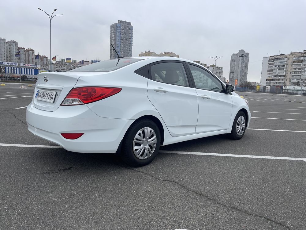 Hyundai Accent 1,6 автомат 2013 p