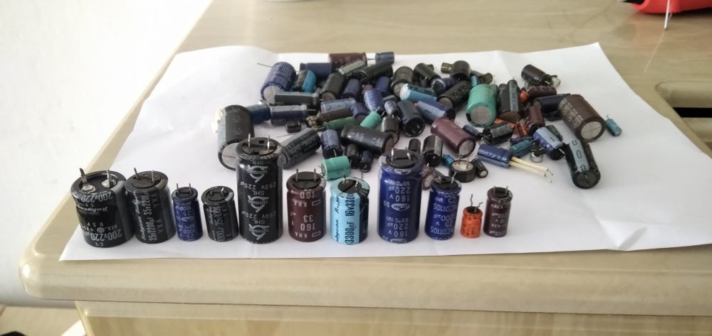 Конденсатори різні