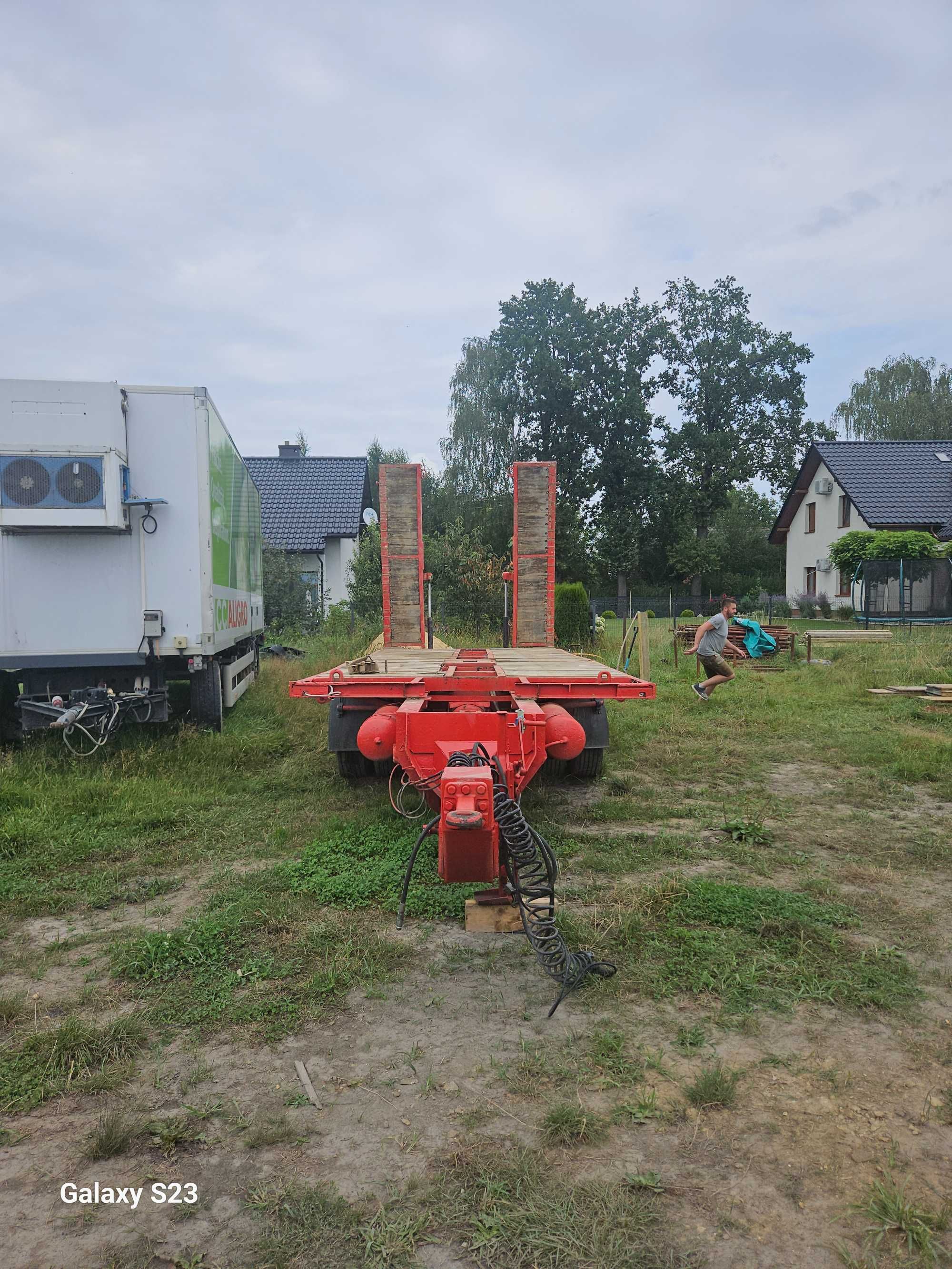Przyczepa do przewozu pojazdów.