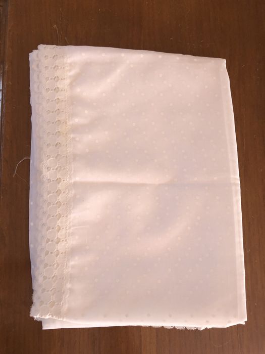 Toalha de mesa em Algodao de cor branco