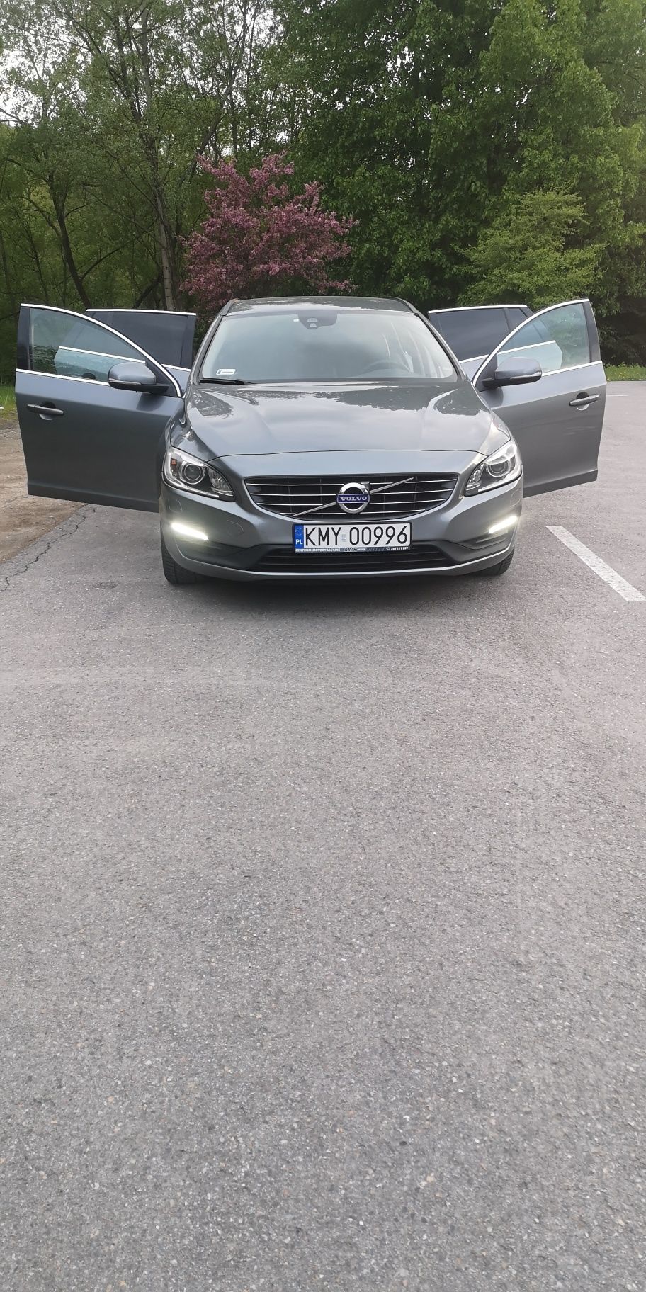 Volvo V60 D4 2.0D 190 koni, Momentum, przebieg 212 tyś. 2 komplety opo