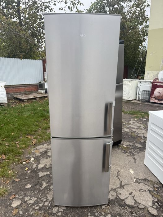Холодильник новфрост AEG RCS733EURX