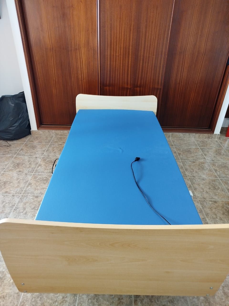 Cama eléctrica usada por uma jovem 2 meses