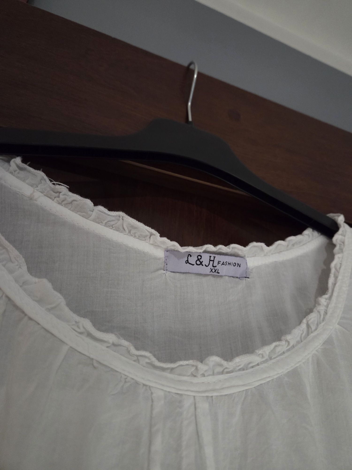 Śliczna biała sukienka luźna z koronką L&H Fashion duży rozmiar jak no