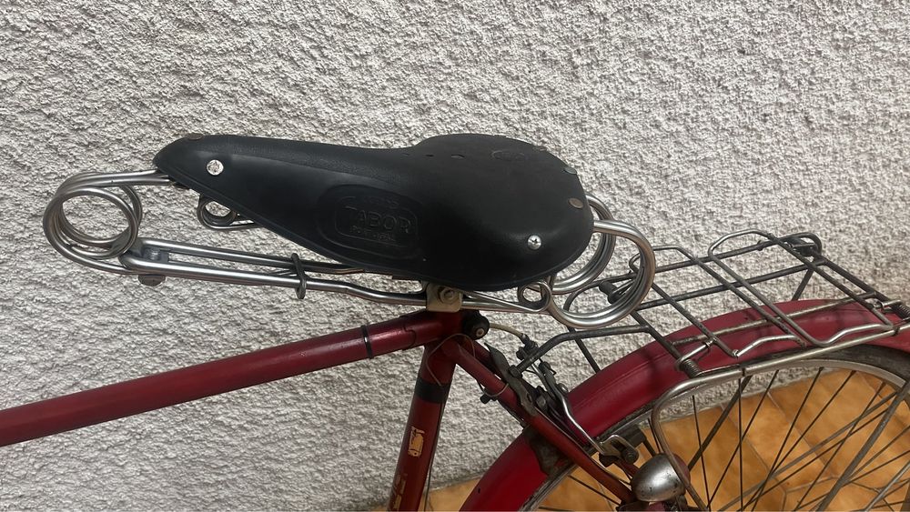 Bicicleta antiga de homem TRIUMPH PASTELEIRA