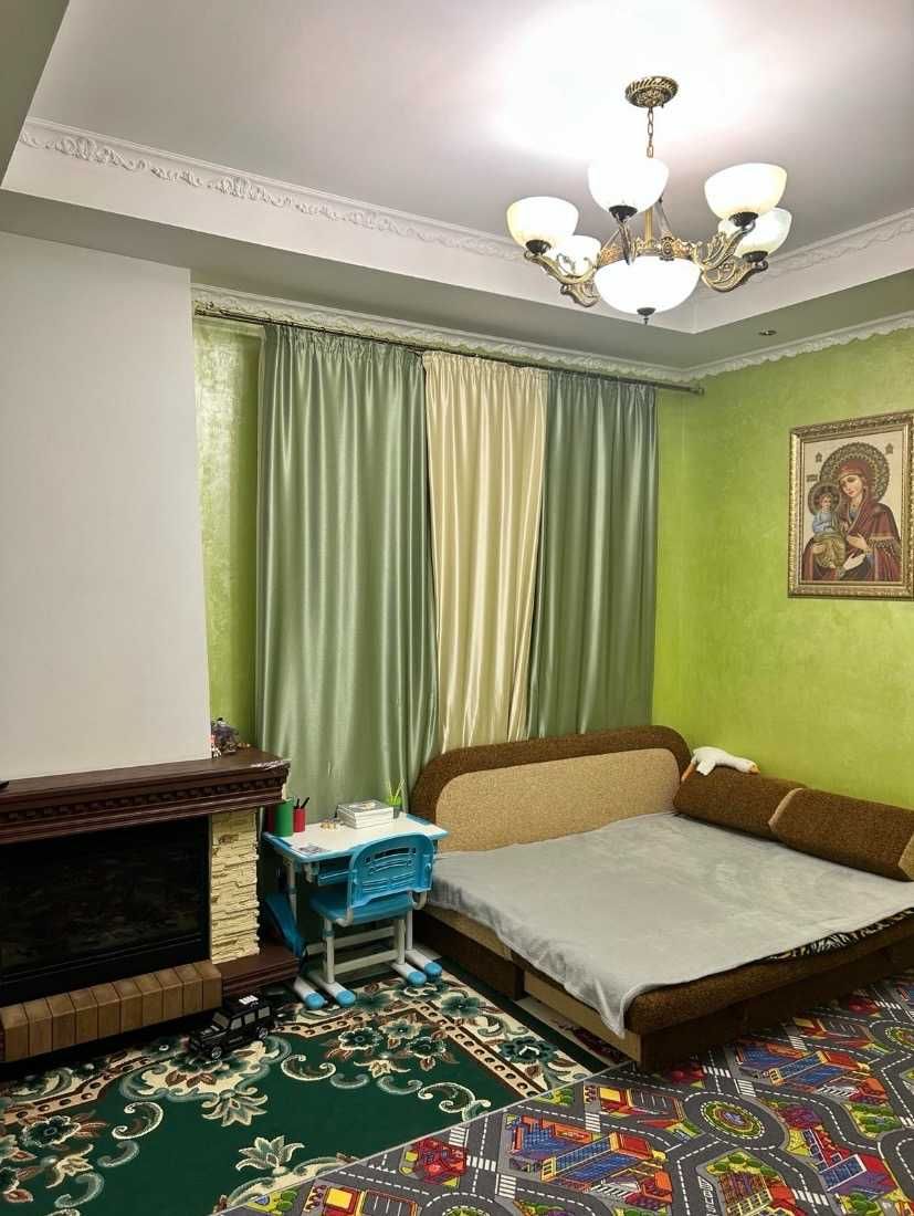 Продається 2 кімнатна квартира по вул. Лесі Українки 1412