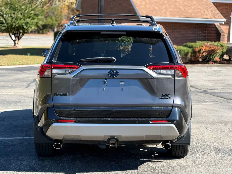 Toyota RAV4      2022