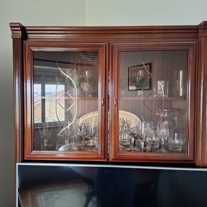 Estante de sala em madeira maciça