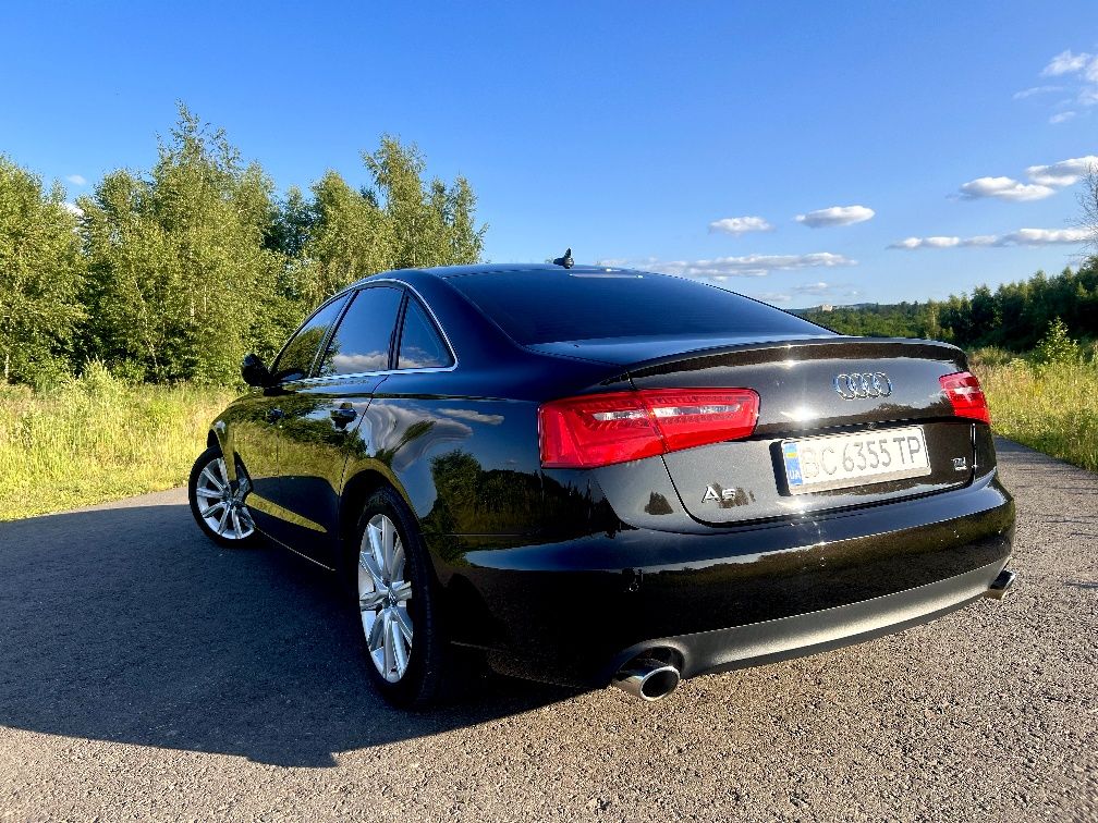 Продаю AUDI A6 .