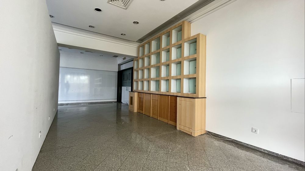 Loja 200m2 centro Almada para alugar