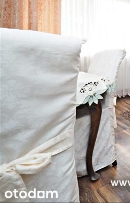 4 krzesła z pokrowcami komunijne przyjęcie eleganckie restauracyjne