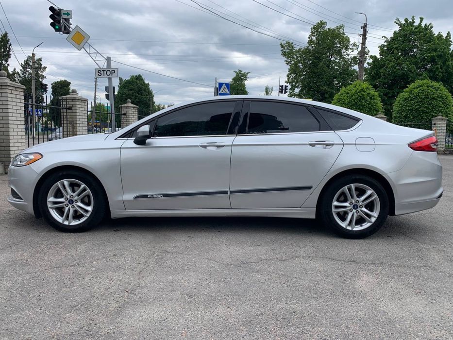 Автомобіль Ford Fusion SE