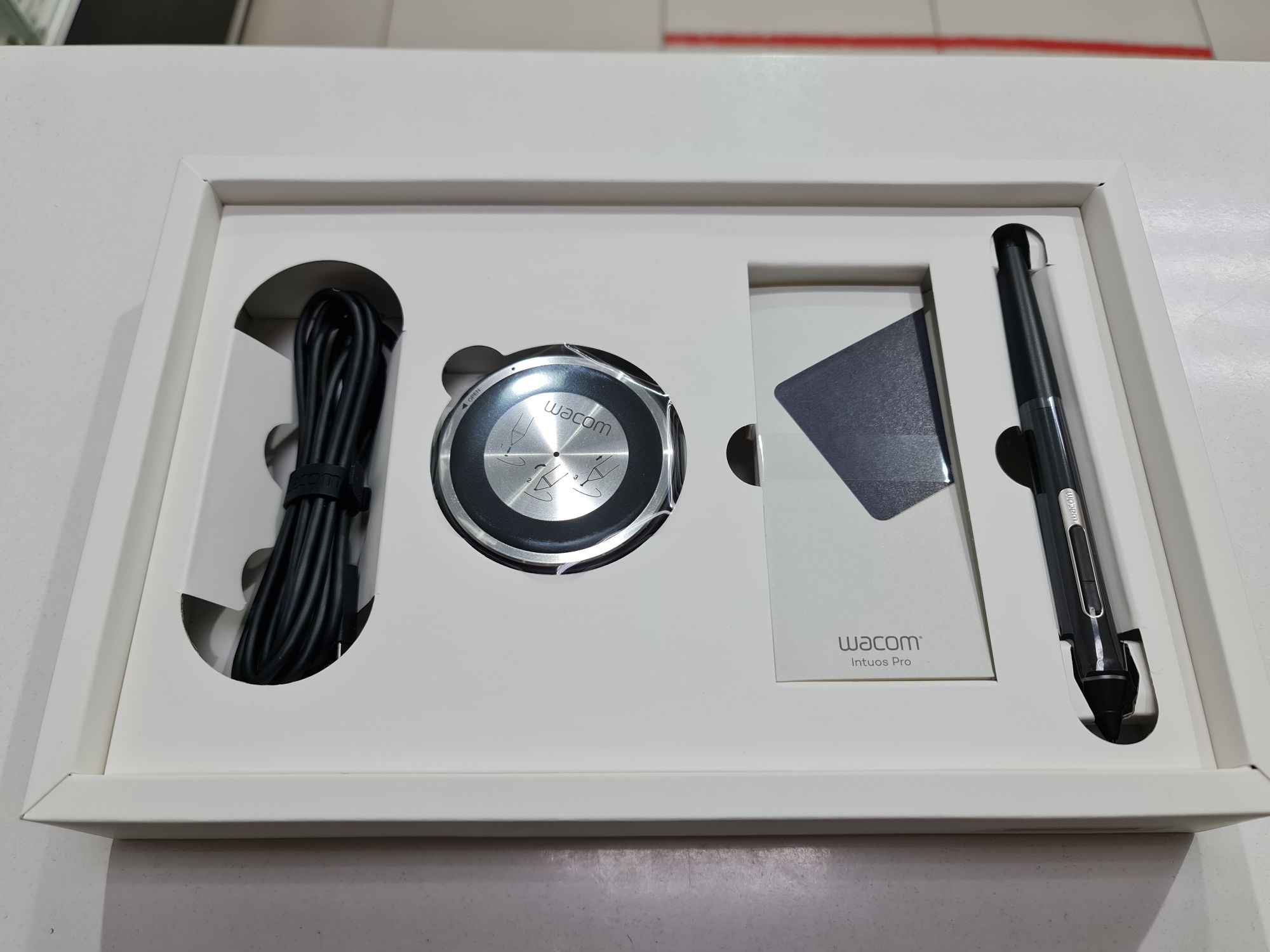 Wacom Intuos Pro S Bluetooth Black (PTH460K0B) графічний планшет