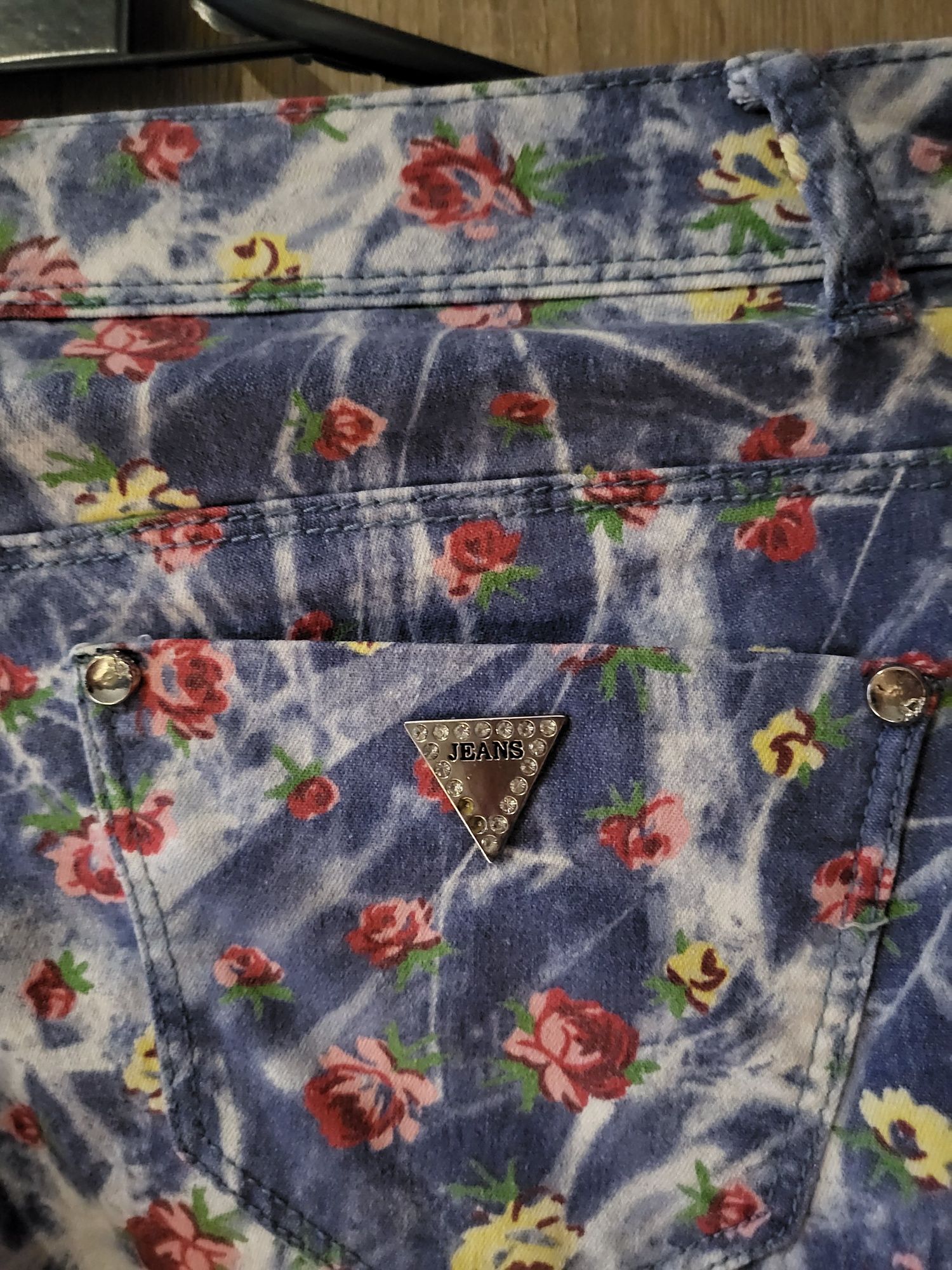 Spodnie bawełniane z printem kwiaty Onado jeans