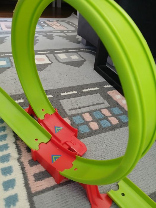 Tor Hot Wheels z autami