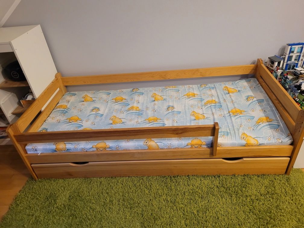 Łóżko dla dziecka sosnowe z szufladą