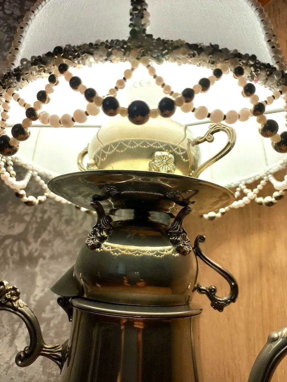 Лампа с характером — из винтажного металла и тёплого света