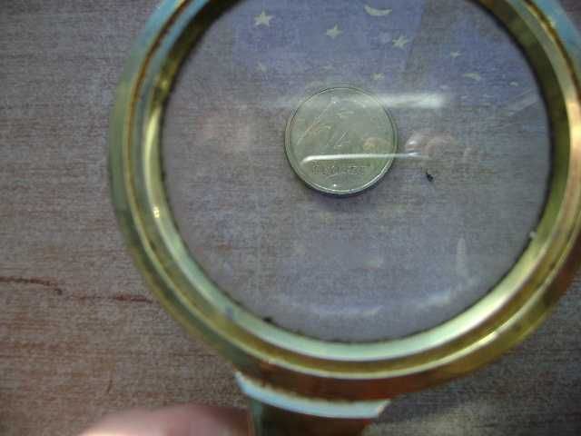 Starocie z PRL - Lupa ozdobna = troszkę porysowana na środku szkła