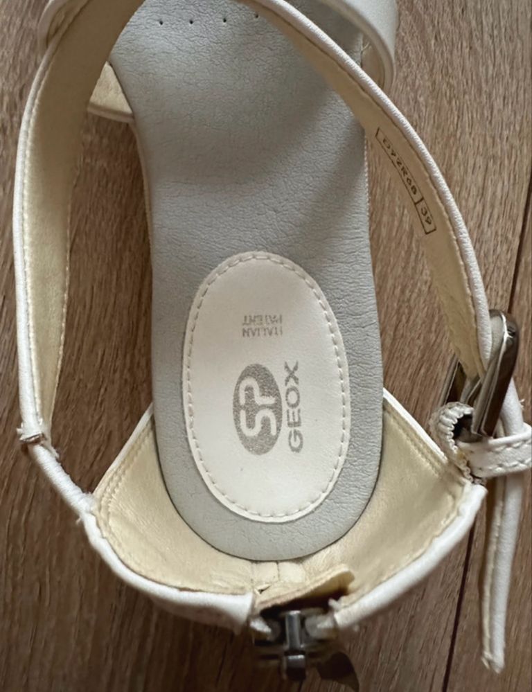 Sandały skórzane Geox 39