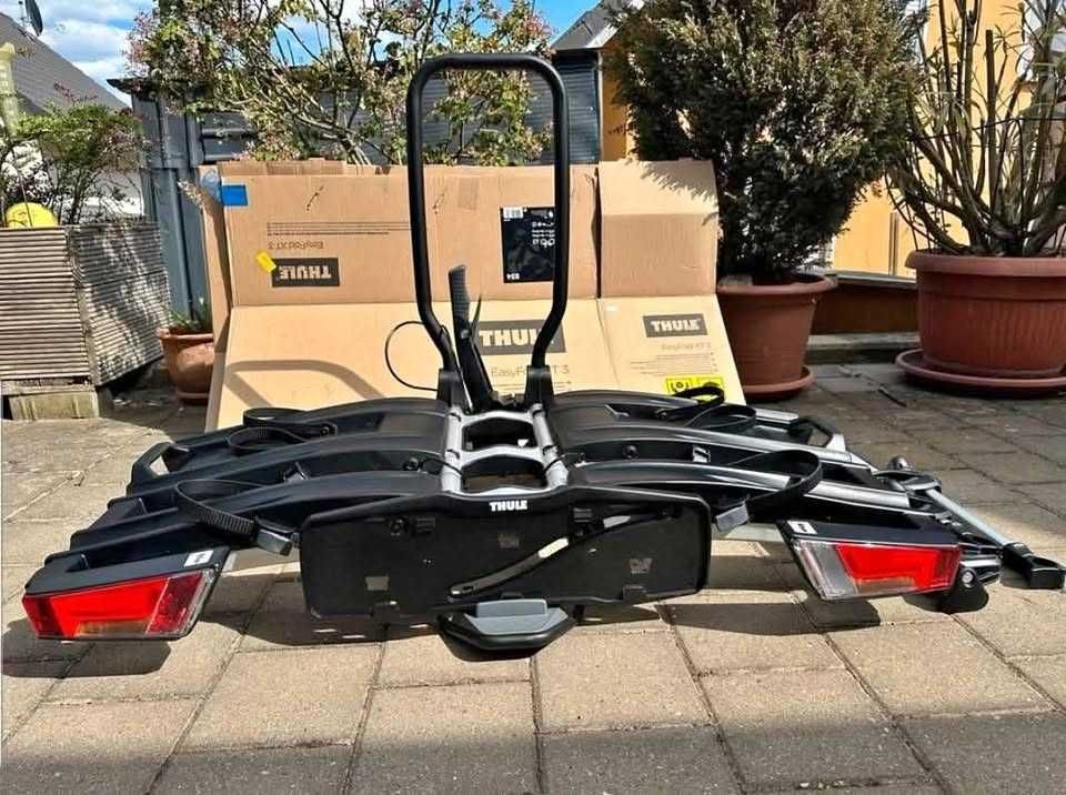 Thule EasyFold XT bagażnik rowerowy na hak holowniczy  na 3 rowery