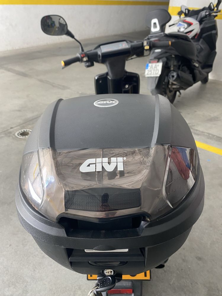 TopCase Givi Yamaha Bws com base