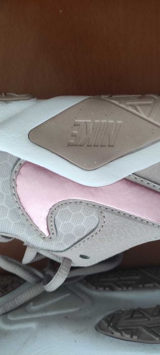 Nike Tênis Legend Essential 2