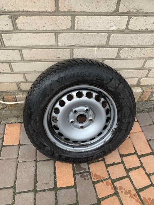 4 колеса зимова  резина з дисками.