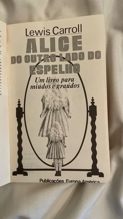 Livro Alice Do Outro Lado Do Espelho