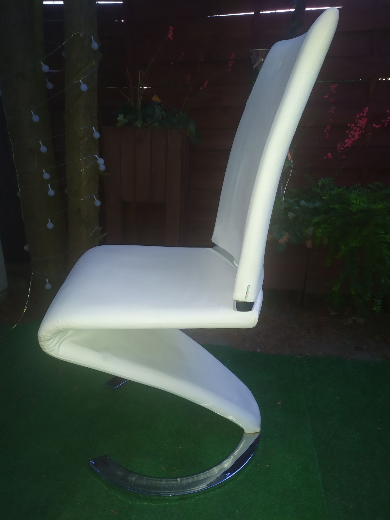 Nowoczesne białe krzesło ekoskóra do salonu, jadalni
