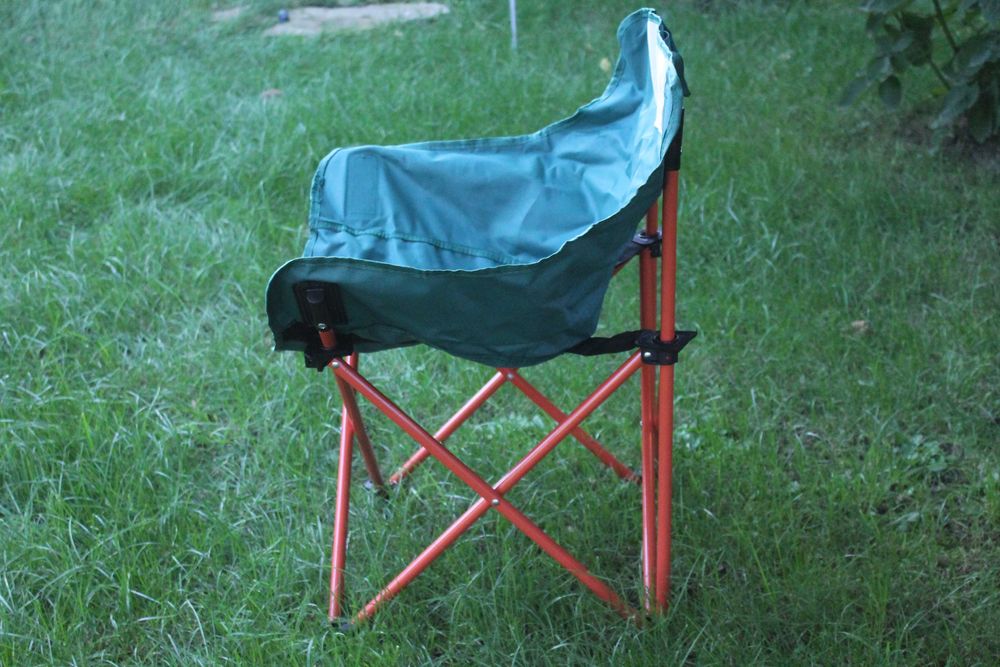 Туристичне крісло для відпочинку на дачі. Нове крісло