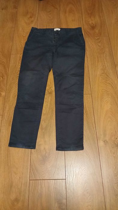 Spodnie męskie granatowe.