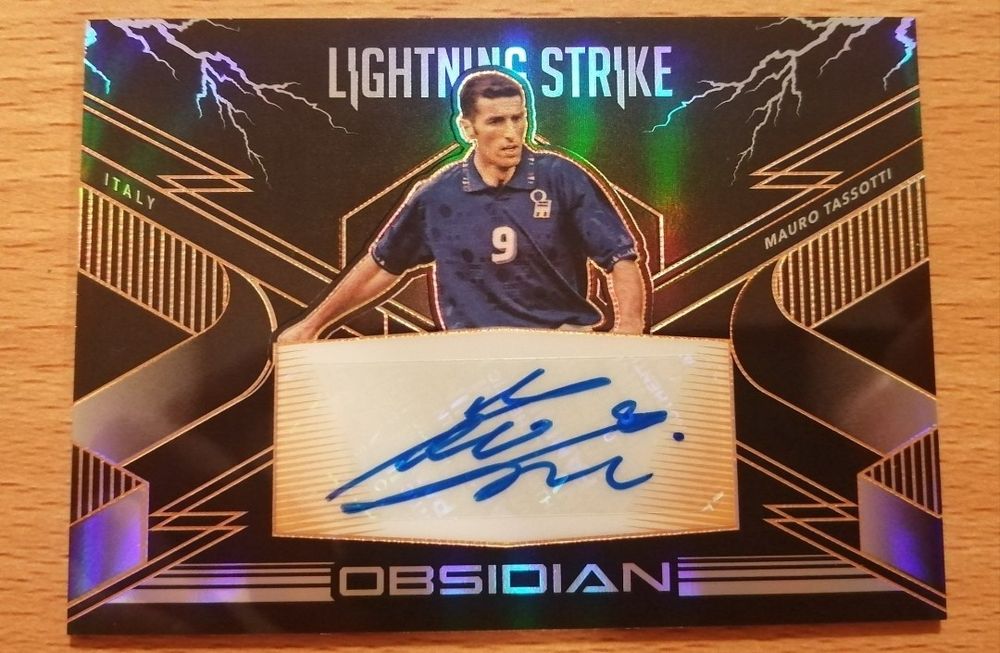 Paralelos autografados Panini Obsian