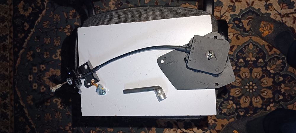 Підйомник (кріплення-лебідка) запаски Пежо 307/308