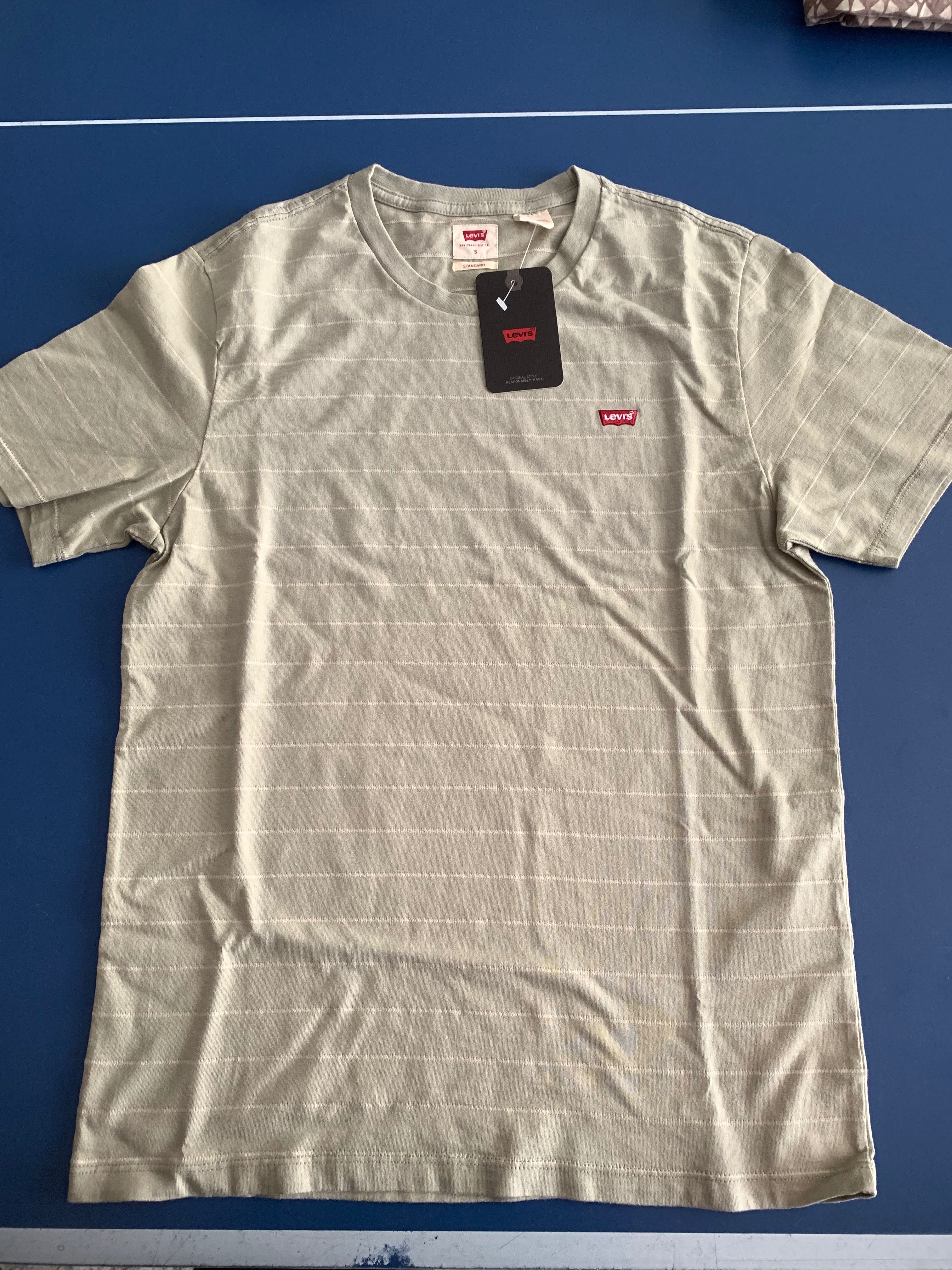 T-Shirt Levis S (Nova)