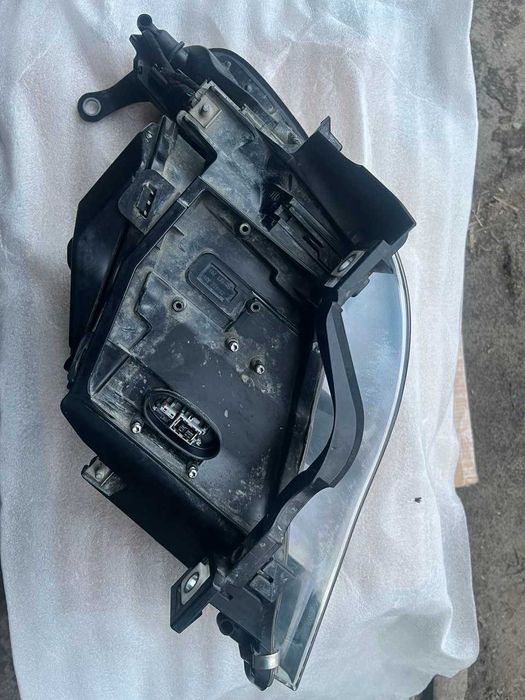 Фара на BMW E60 правая Б/У