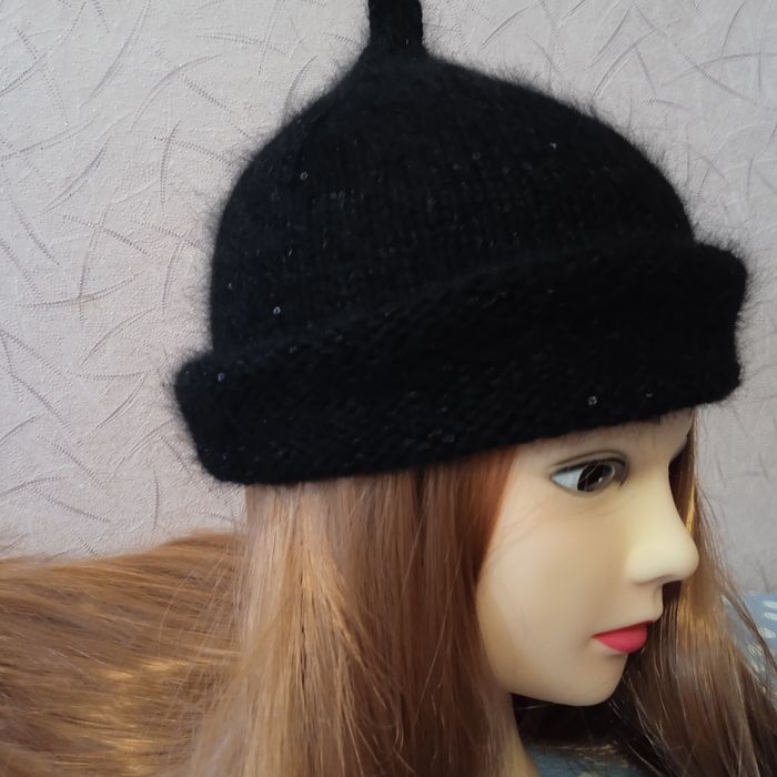 Шапочка біні  із ангори з додаванням мікропаєтки, шапка-докер