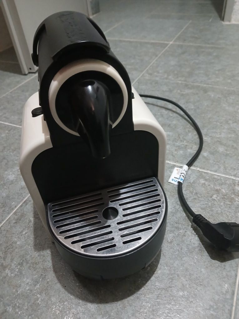 Nespresso Essenza branca
