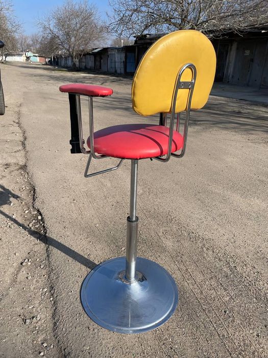 Продам дитячий перукарський стілець