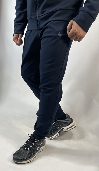 Мужской спортивный костюм сезон осень в синем цвете