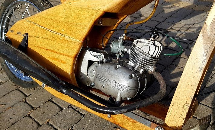 Drewniany Motor Nie Yamaya Honda Suzuki tylko Komar sprawny jeżdżący