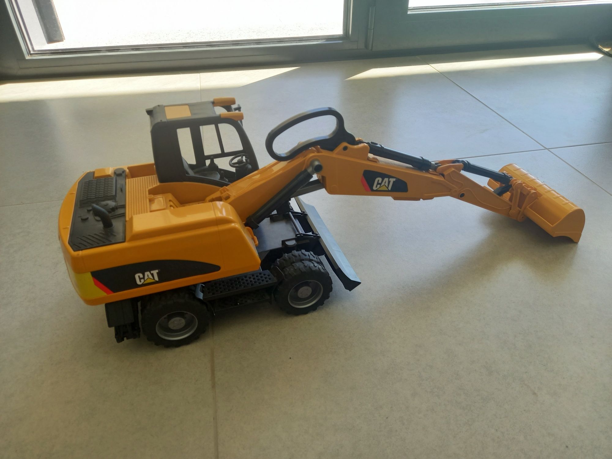 Máquina escavadora Cat
