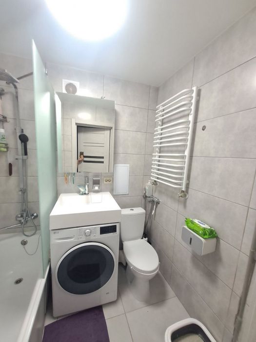 Продам 1 квартиру, з гарним ремонтом!