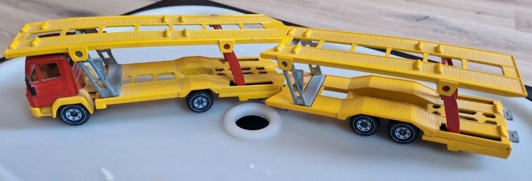 Miniatura camião transporte de carros Siku esc.1/55