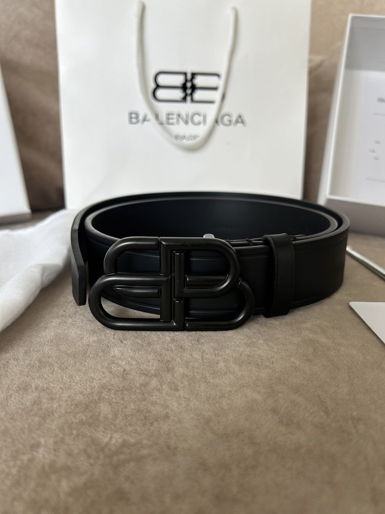 Pasek Balenciaga logo BB