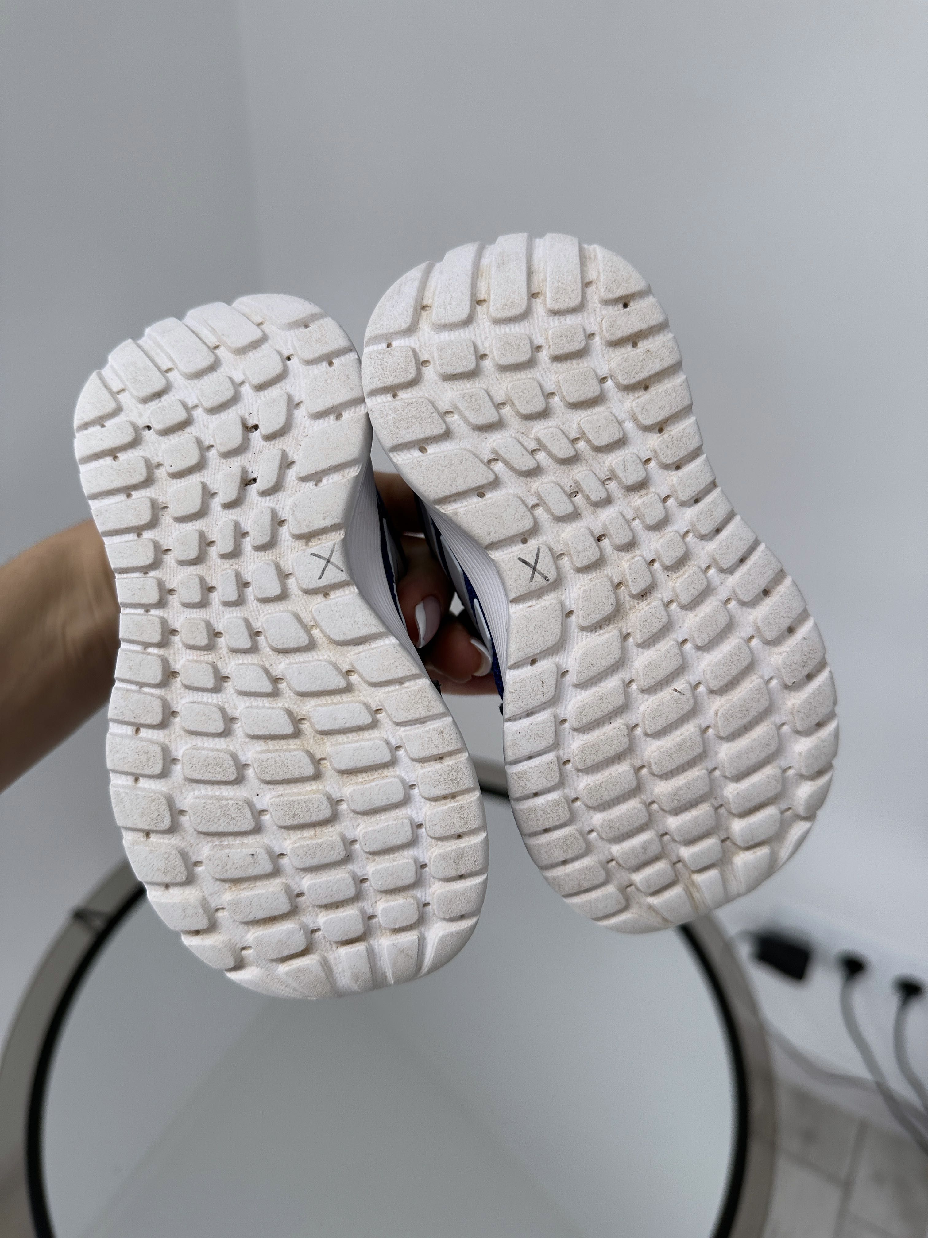 Легчайшие кроссовки на липучках Adidas
