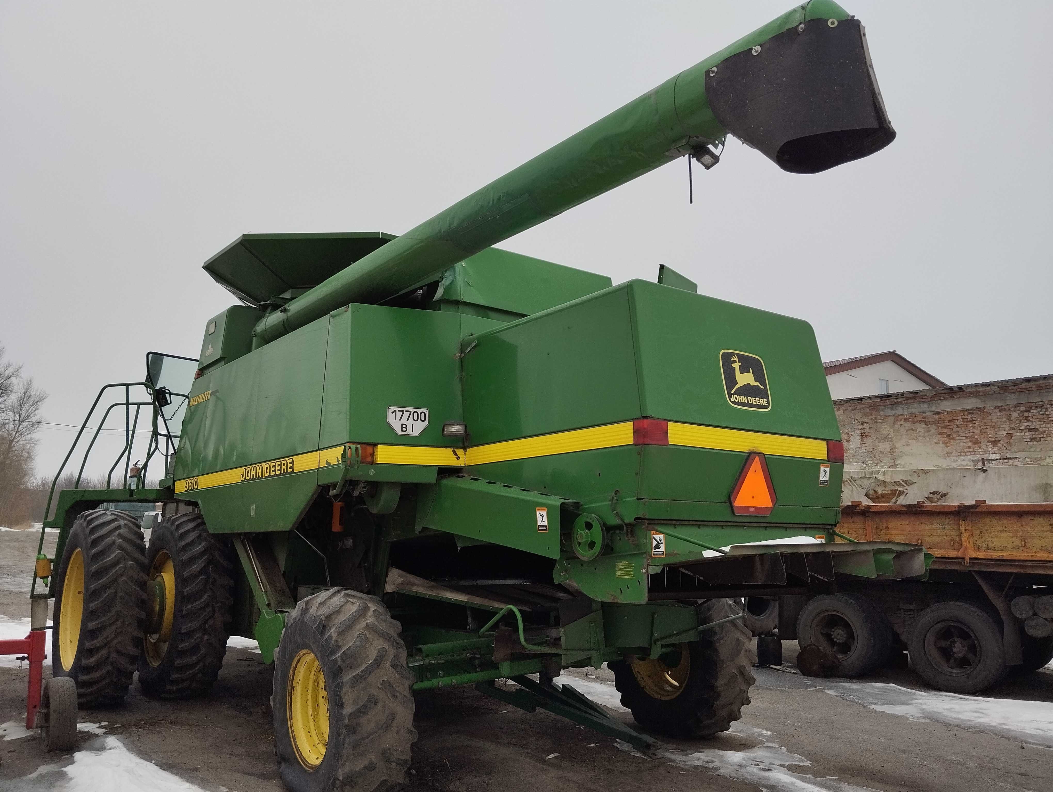 Комбайн зернозбиральний John Deere 9610 з жаткою John Deere 925 Flex