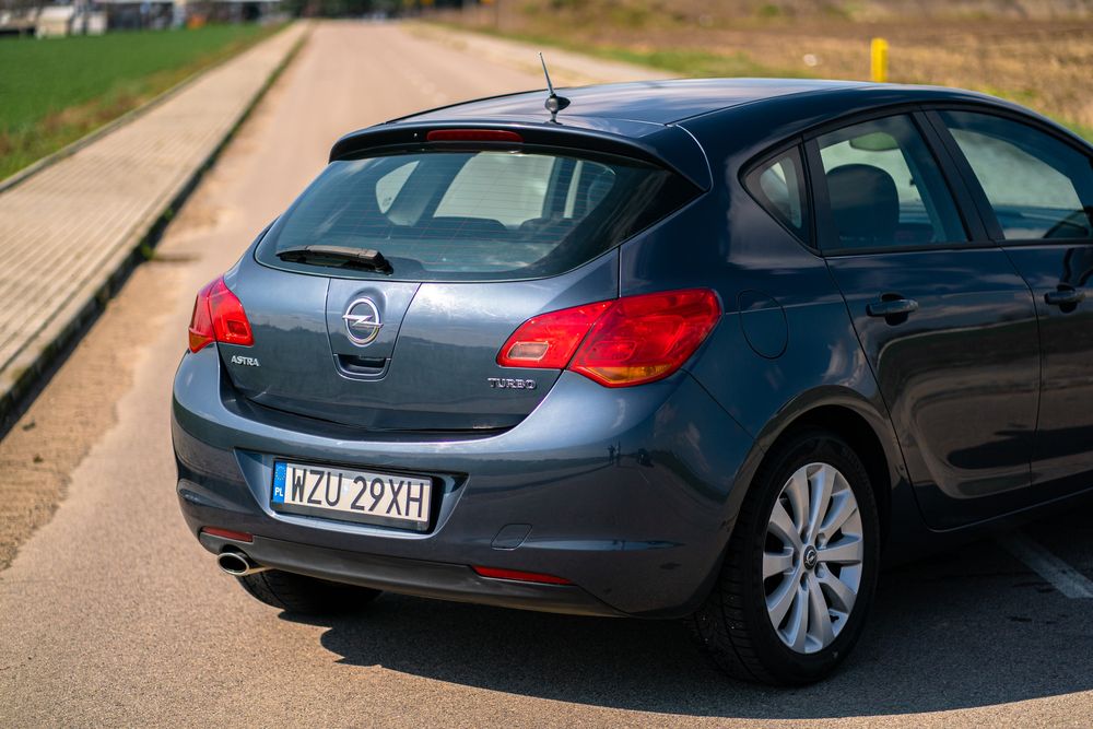 Opel Astra J IV 4