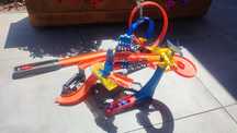 Hot wheels zjeżdżalnia i wyskocznia